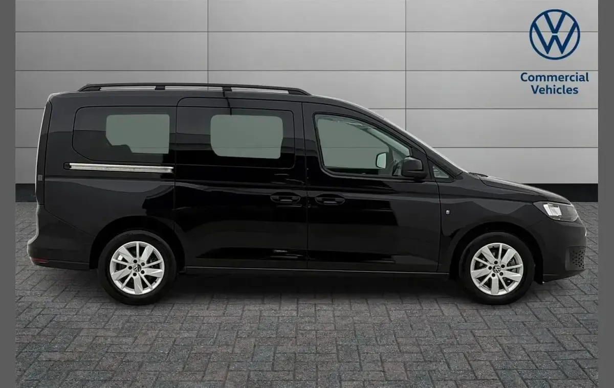Used VW Caddy Maxi Life 122 HP (89 kW) 2025 Black MPV