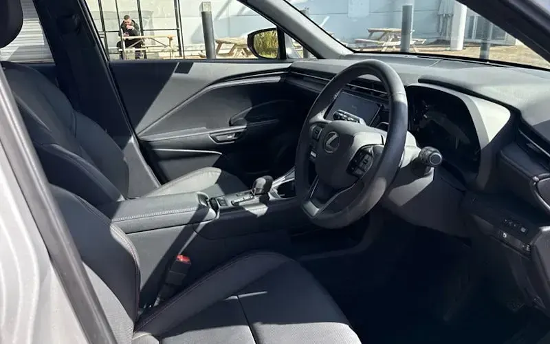 Used Lexus LBX 136 HP (100 kW) 2025 Silver SUV