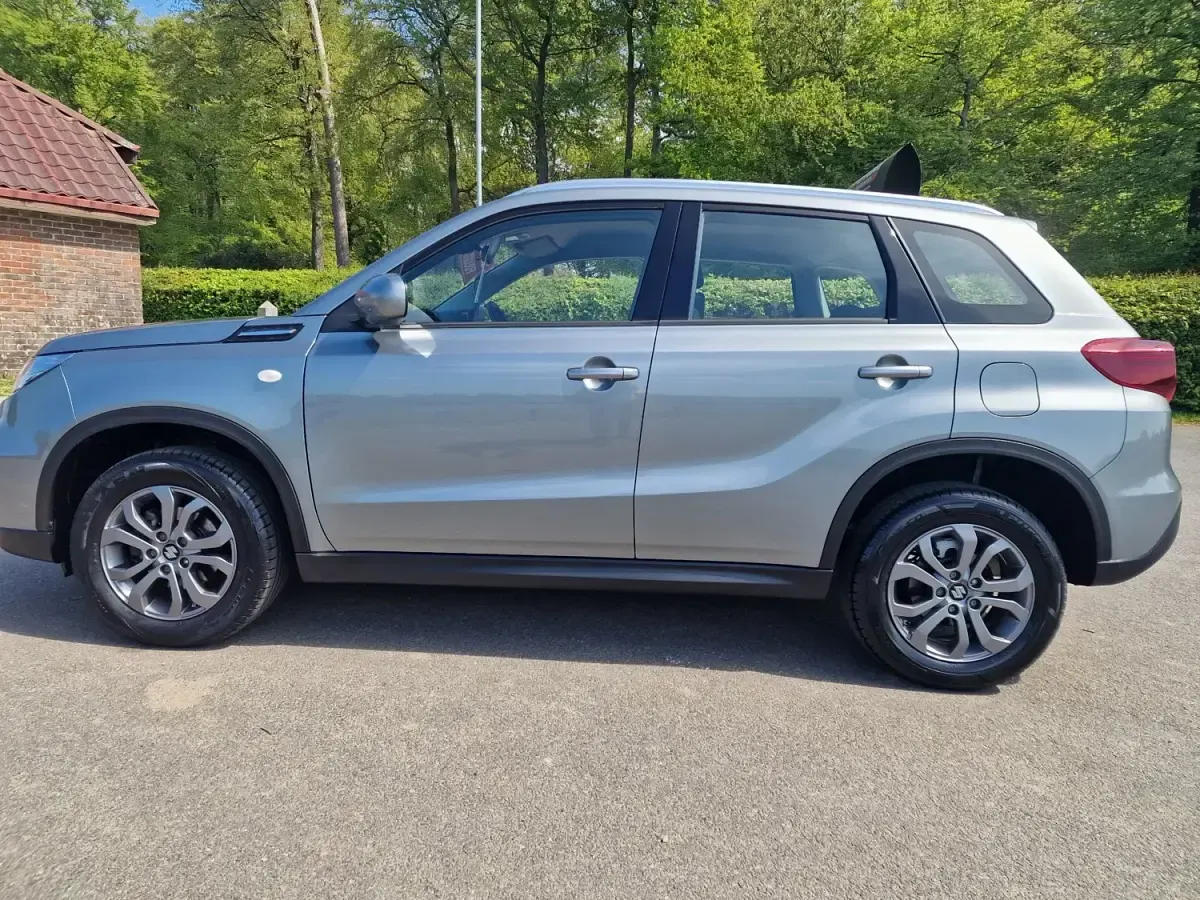 Second-hand Suzuki Vitara SZ4 129 CP (94 kW) 2020 Gri SUV