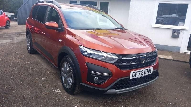 Second-hand Dacia Jogger Comfort 110 CP (80 kW) 2022 Maro Monovolum