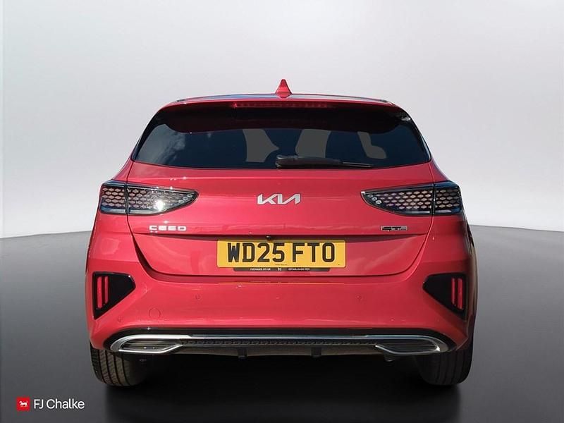 Usado Kia Ceed GT-Line 138 HP (101 kW) 2025 Vermelho Citadino