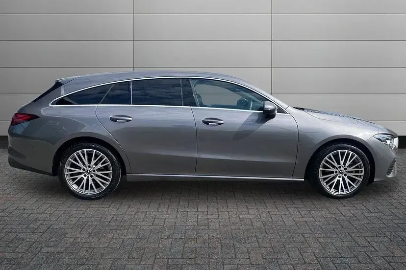 Used Mercedes CLA180 Shooting Brake Executive 148 HP (108 kW) 2025 Mountain grey Estate