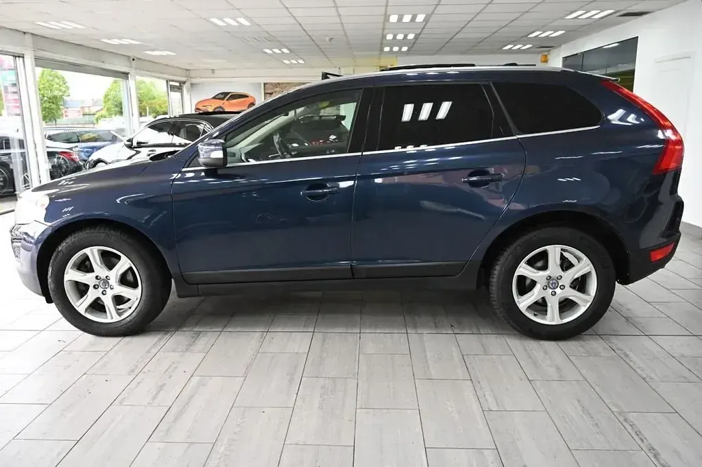 Usado Volvo XC60 SE Lux 2012 Azul SUV