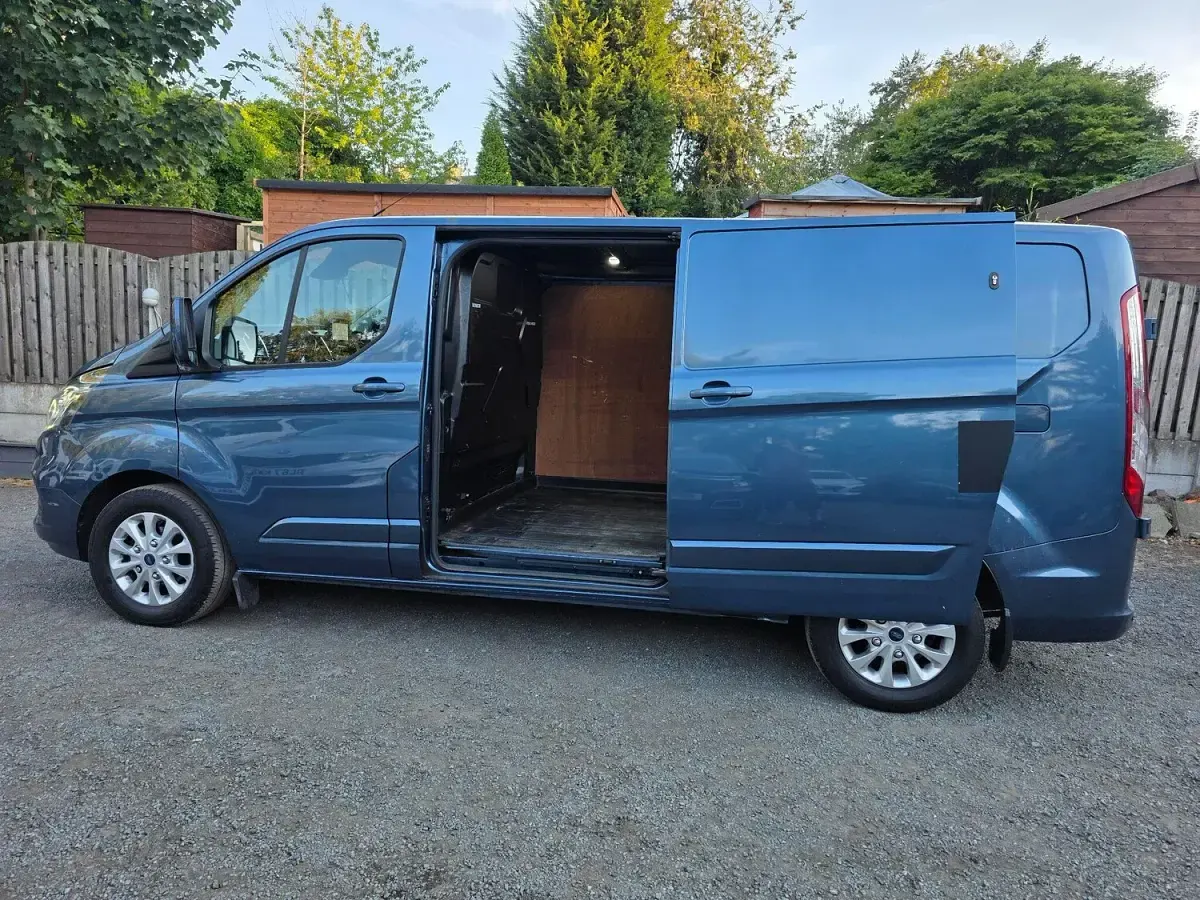 Used Ford Transit Custom Limited 130 HP (95 kW) 2021 Blue Van