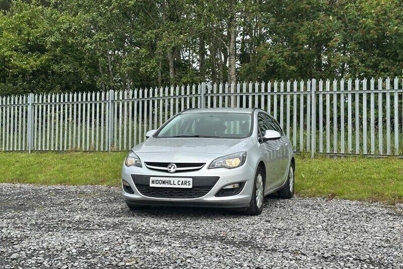 Silver Used 2013 Vauxhall Astra Estate | £2,750 (Good price) - Image 1/1