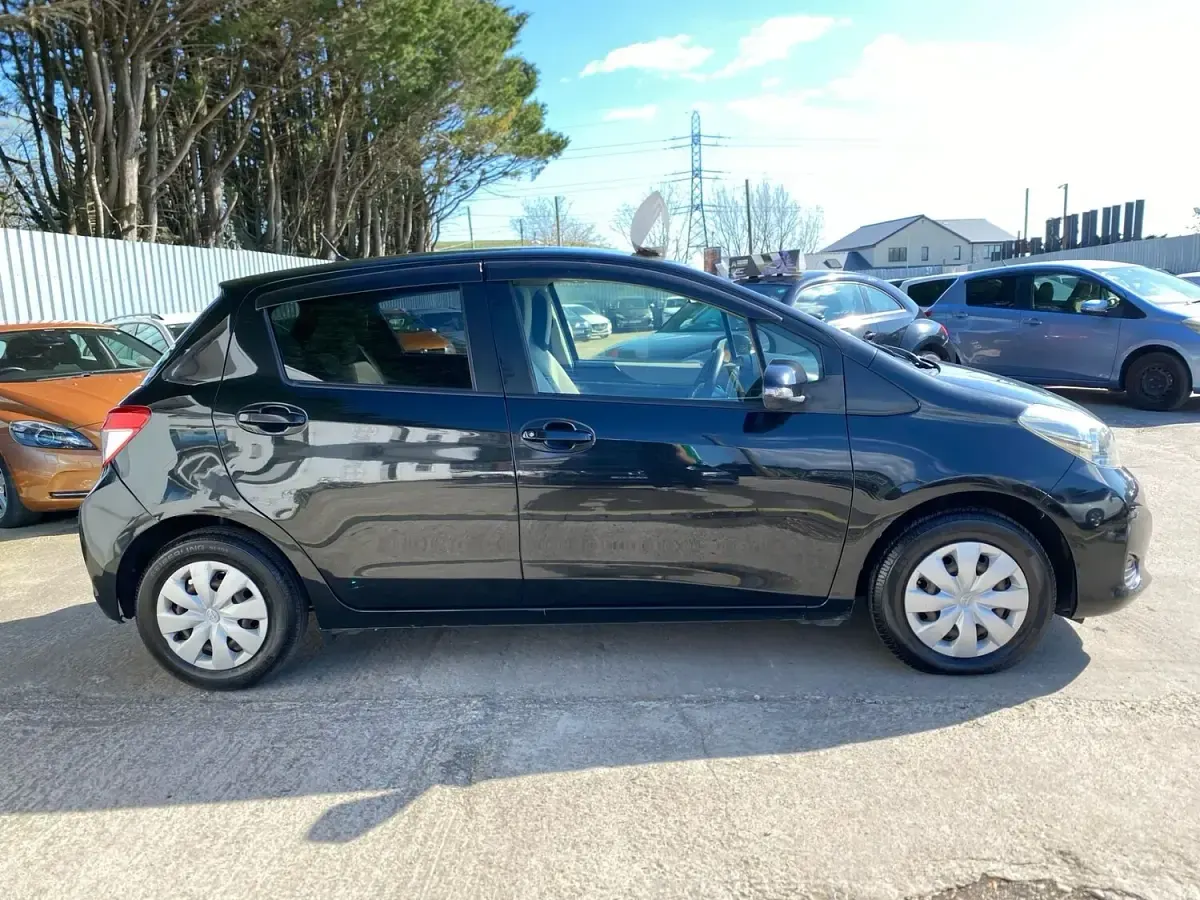 Used Toyota Vitz 2014 Black Hatchback