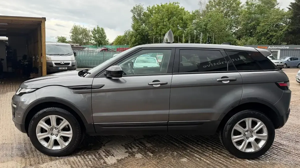 Used Land Rover Range Rover evoque SE 2017 Grey Estate