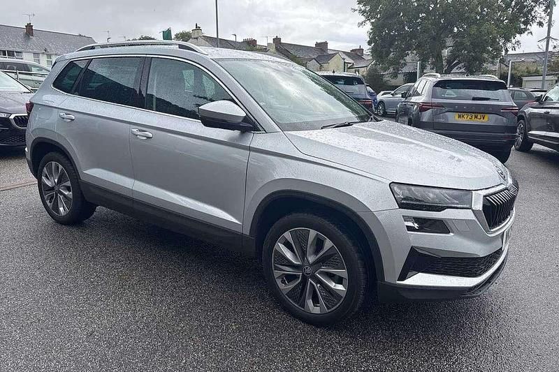 Brilliant silver metallic Used 2025 Skoda Karoq SE SUV | £29,995 (Expensive) - Image 1/4
