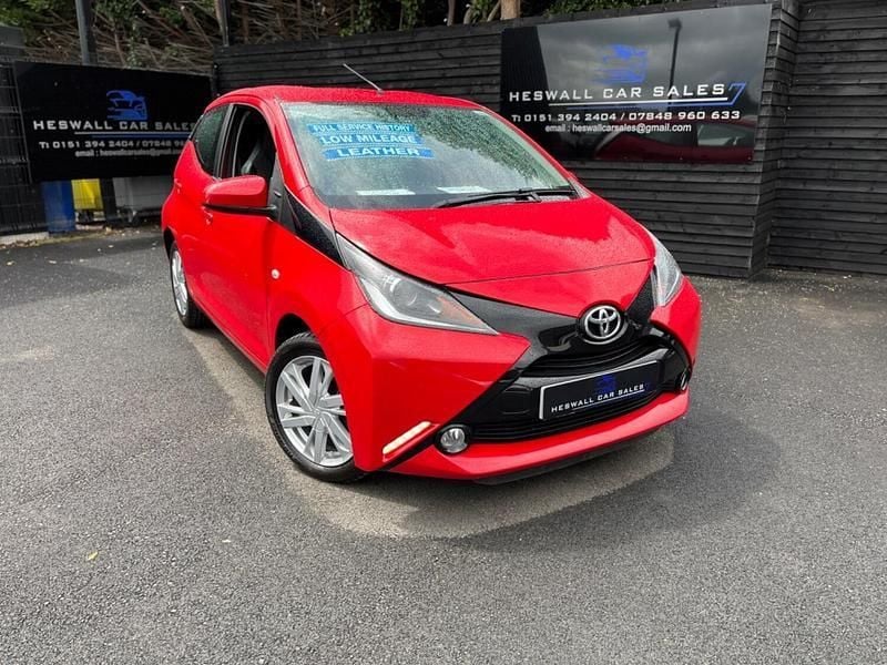 Red Used 2015 Toyota Aygo x-press Hatchback | £5,995 (Fair price) - Image 1/4