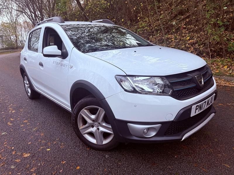 White Used 2017 Dacia Sandero Lauréate Hatchback | £5,190 (Good price) - Image 1/4