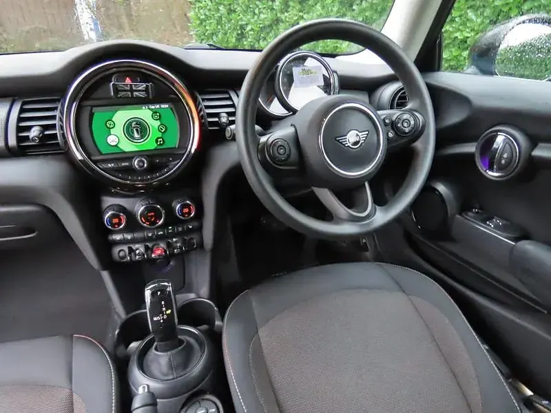 Used Mini Cooper Classic 136 HP (100 kW) 2018 Blue Hatchback