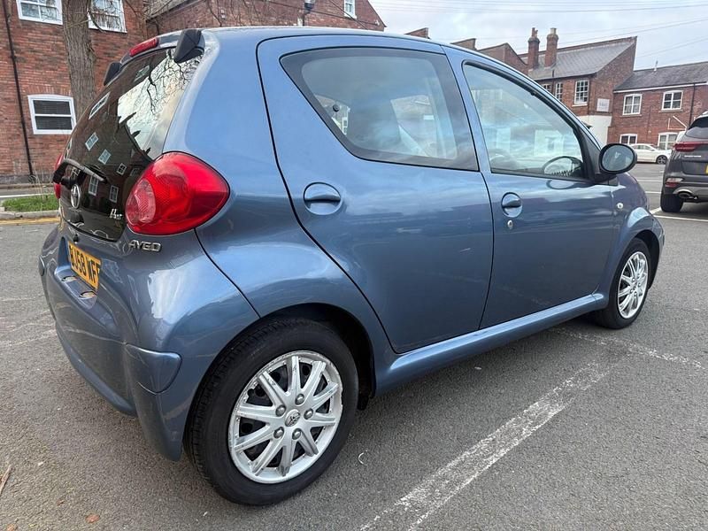 Used Toyota Aygo 67 HP (49 kW) 2008 Blue Hatchback