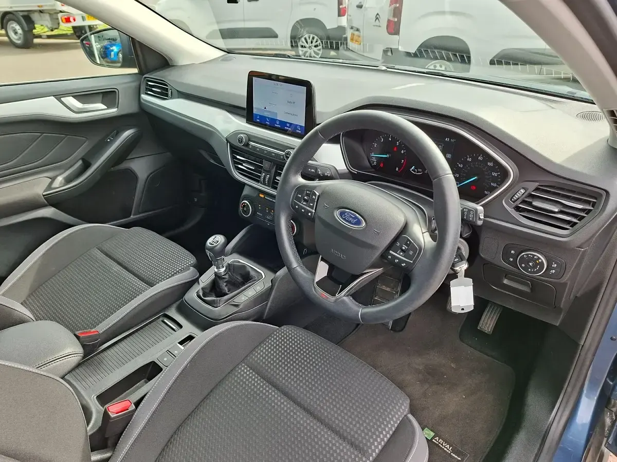 Used Ford Focus Zetec 125 HP (91 kW) 2020 Blue Estate