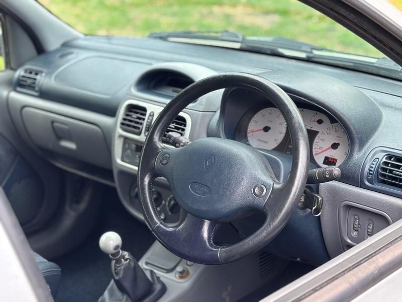 Used Renault Clio II 2001 Silver Hatchback