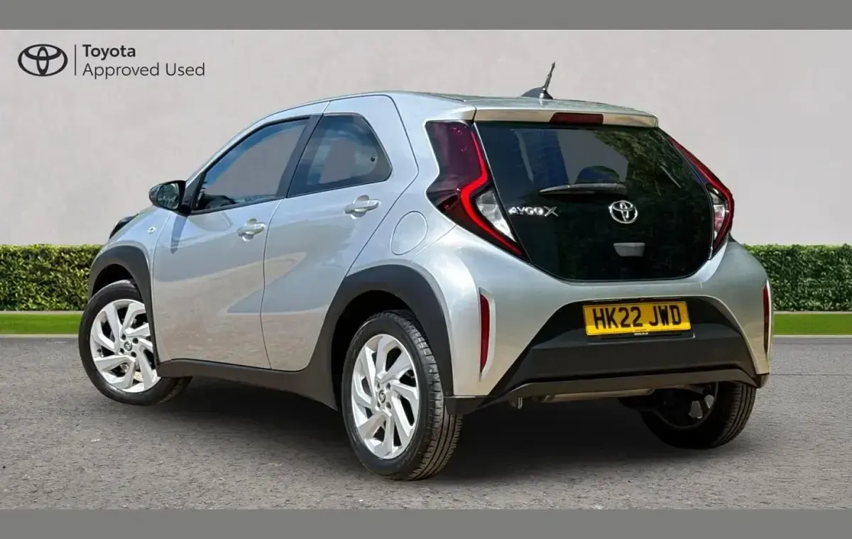Used Toyota Aygo X PURE 72 HP (52 kW) 2022 Silver SUV