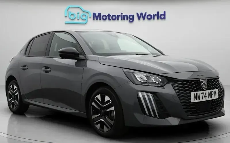 Used Peugeot 208 Allure 101 HP (74 kW) 2024 Hatchback