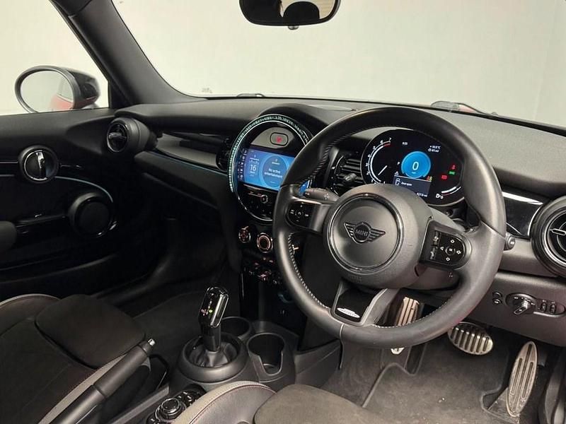 Used Mini Cooper Hatch 136 HP (100 kW) 2021 Red Hatchback