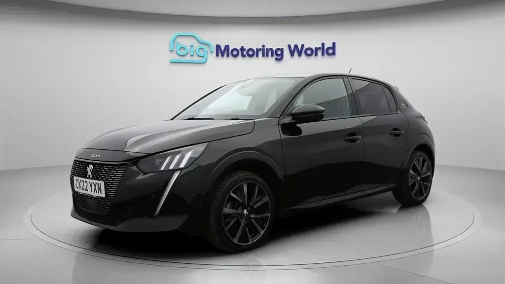 Second-hand Peugeot 208 Premium 100 CP (73 kW) 2022 Negru Hatchback