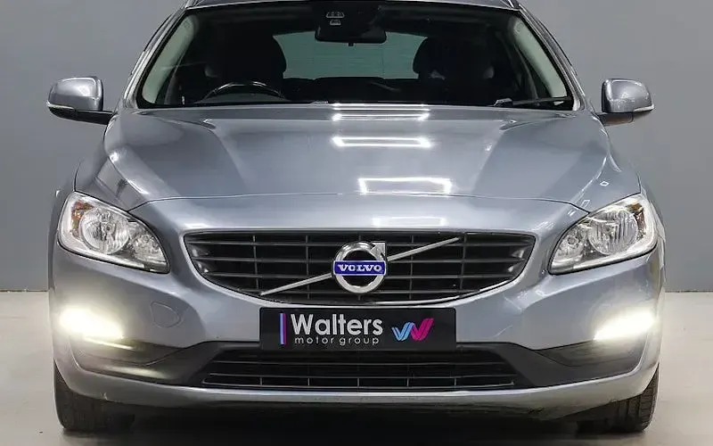 Usado Volvo V60 Business Edition 190 HP (139 kW) 2017 Carrinha