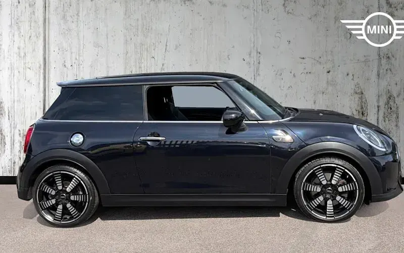 Used Mini Cooper S Exclusive 178 HP (130 kW) 2022 Enigmatic black Hatchback