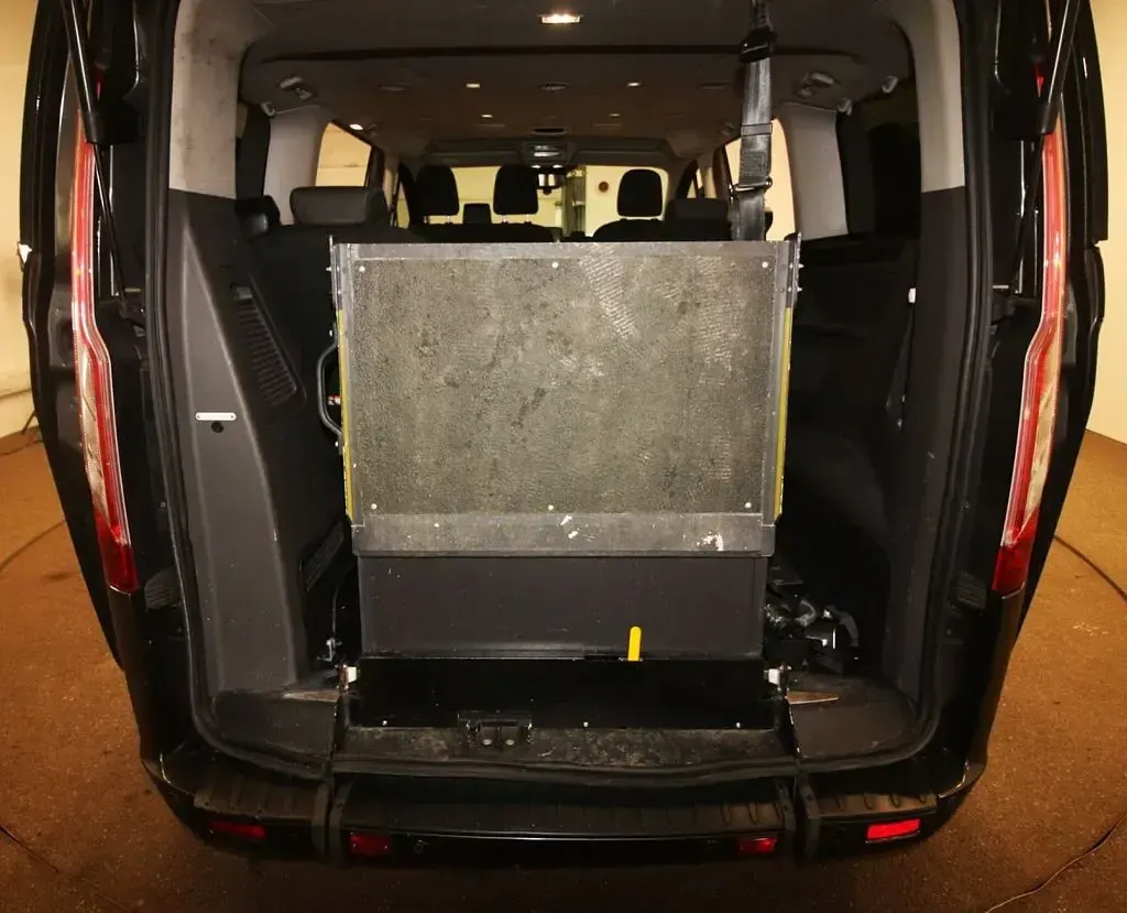 Used Ford Tourneo Titanium 130 HP (95 kW) 2019 Grey MPV
