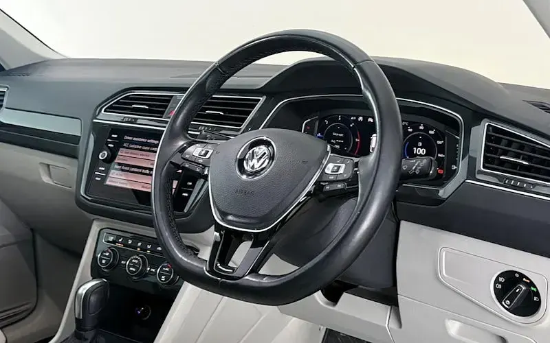 Used VW Tiguan SEL 190 HP (139 kW) 2020 Grey SUV