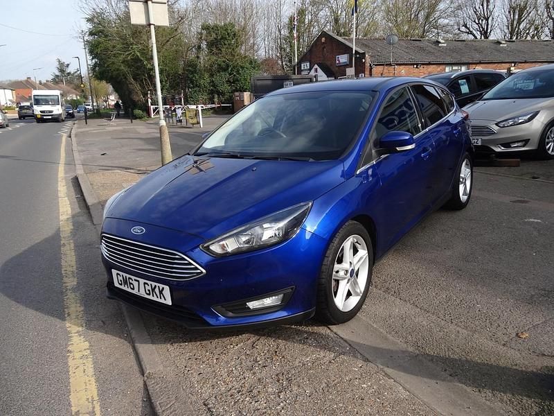 Used Ford Focus Zetec 125 HP (91 kW) 2018 Blue Hatchback
