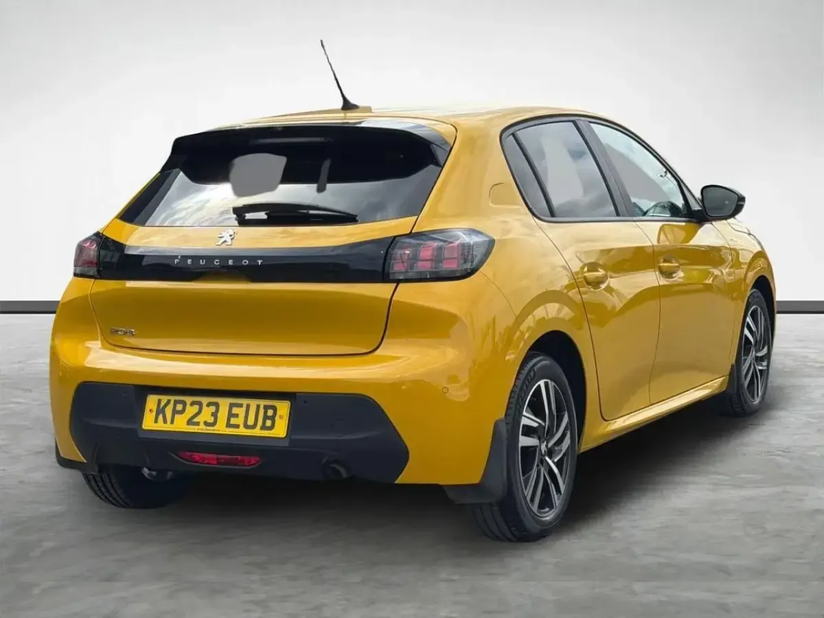Used Peugeot 208 Active+ 74 HP (54 kW) 2023 Yellow Hatchback