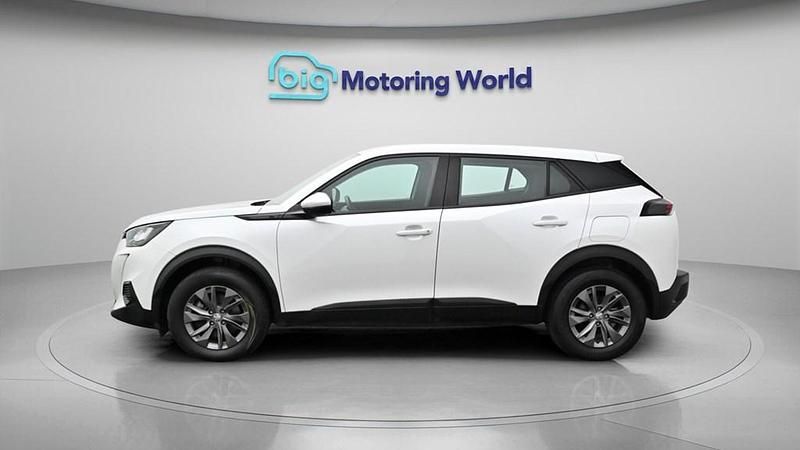 Used Peugeot e-2008 Active Premium 100 kW (136 HP) 2022 SUV