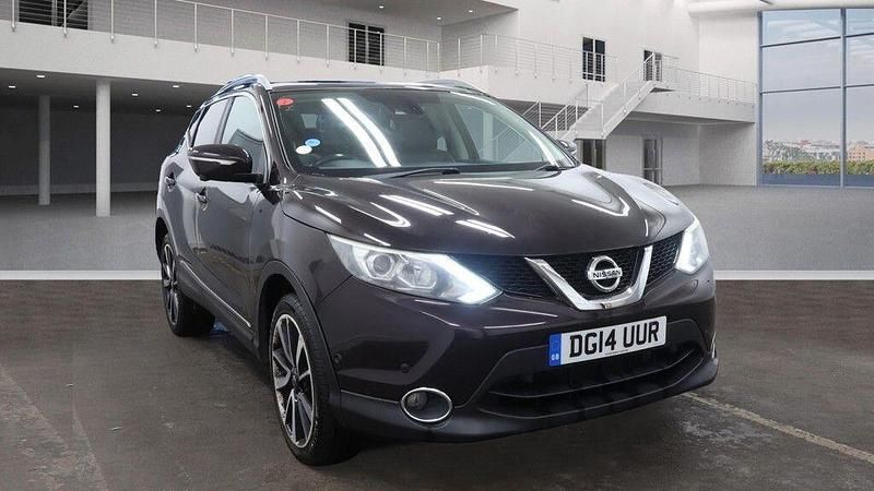 Black Used 2014 Nissan Qashqai Tekna SUV | £5,999 (Good price) - Image 1/4