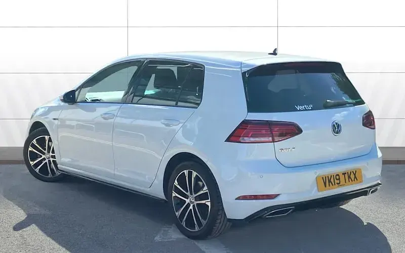 Used VW Golf VII R-line 150 HP (110 kW) 2019 White Hatchback