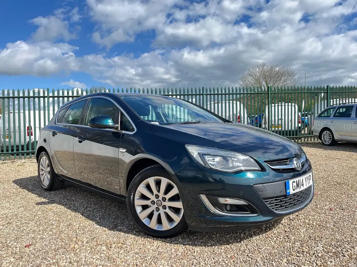 Used Vauxhall Astra Elite 165 HP (121 kW) 2014 Green Hatchback