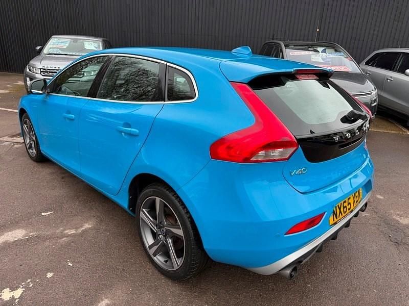 Used Volvo V40 R-Design 122 HP (89 kW) 2015 Blue Hatchback