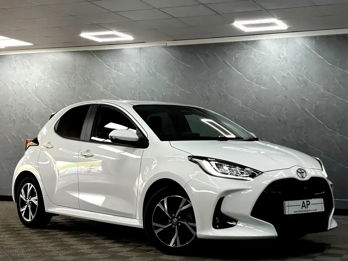 Used Toyota Yaris Hybrid Design 2025 White Hatchback