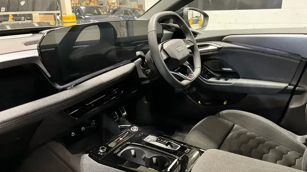 New Audi A6 e-tron S-Line 210 kW (286 HP) 2026 Black Estate