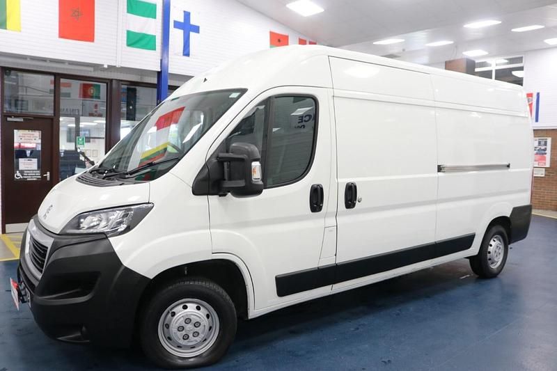 Used Peugeot Boxer 130 HP (95 kW) 2018 White Van