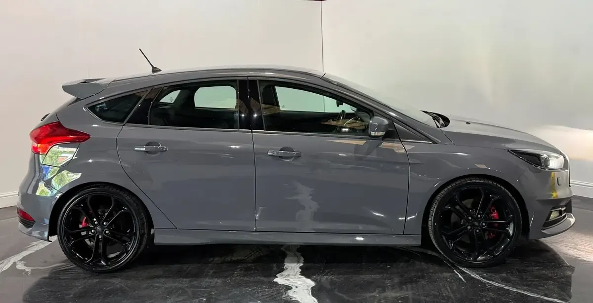 Used Ford Focus ST 250 HP (183 kW) 2017 Grey Hatchback