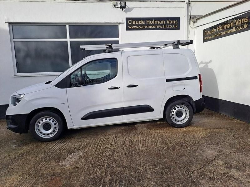 Second-hand Vauxhall Combo Edition 100 CP (73 kW) 2019 Alb Van