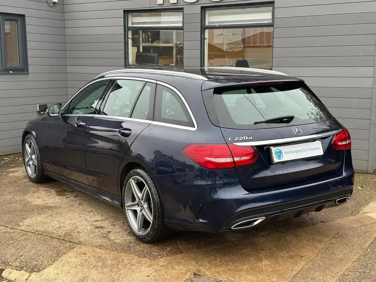 Begagnad Mercedes C220 AMG line 2018 Blå Kombi