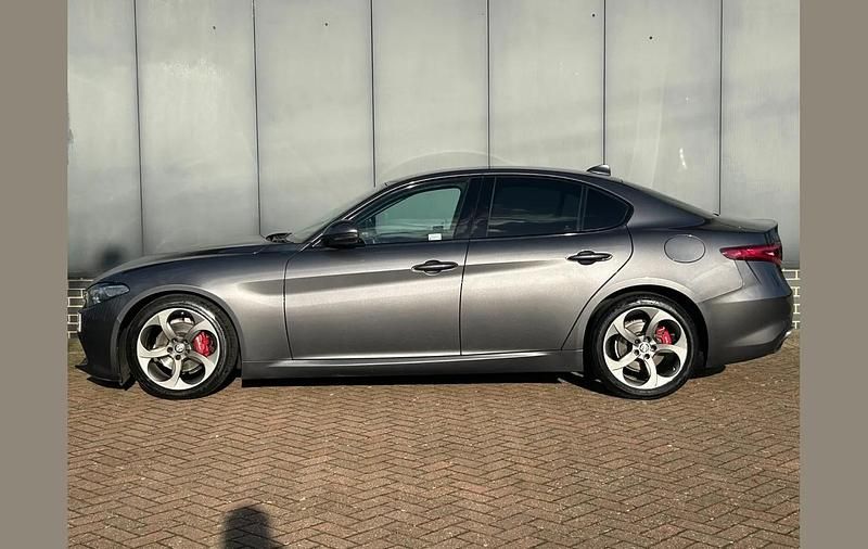 Used Alfa Romeo Giulia Edizione Speciale 180 HP (132 kW) 2017 Grey Sedan