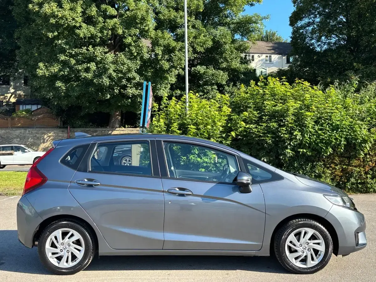 Used Honda Jazz SE 102 HP (75 kW) 2017 Grey Hatchback