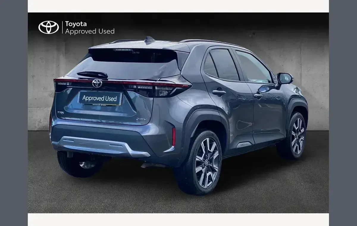 Used Toyota Yaris Cross 130 HP (95 kW) 2025 Decuma grey SUV