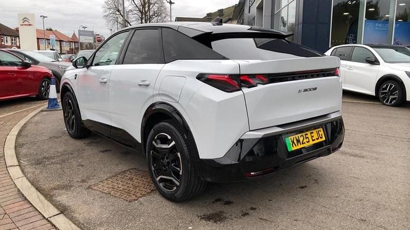 Used Peugeot e-3008 GT 152 kW (207 HP) 2025 White SUV