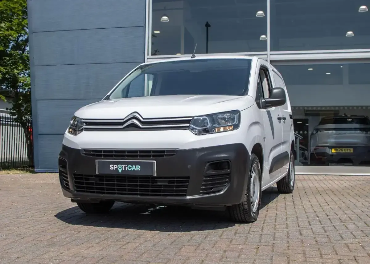 Used Citroën Berlingo 99 HP (72 kW) 2023 White MPV