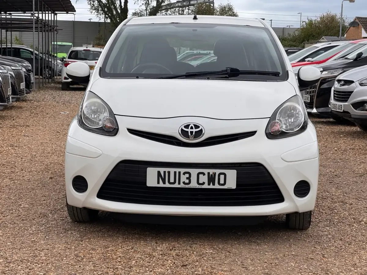 Used Toyota Aygo 2013 White Hatchback