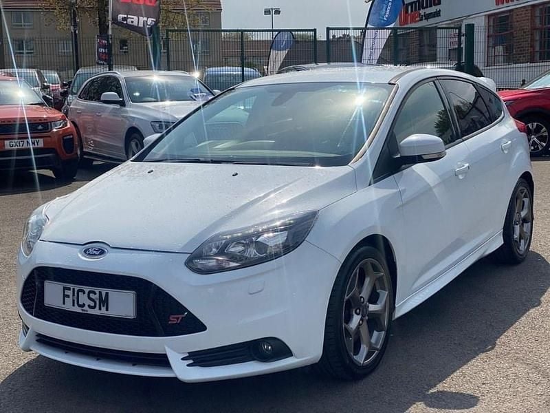 Used Ford Focus ST 247 HP (181 kW) 2013 White Hatchback