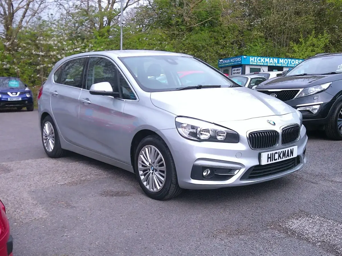 Begagnad BMW 218 Luxury Line 2015 Silver Halvkombi