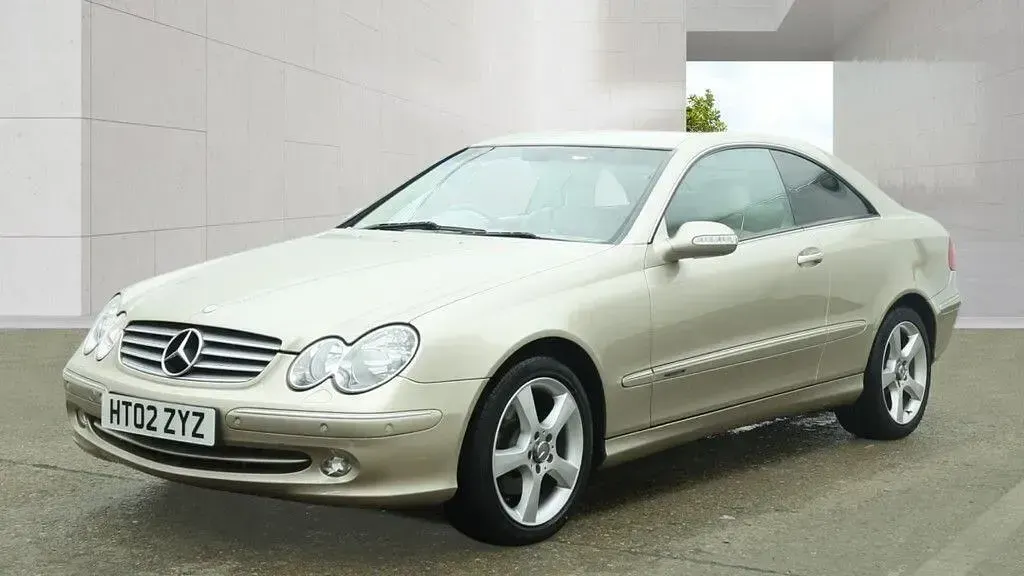 Begagnad Mercedes CLK320 Elegance 215 HK (158 kW) 2002 Guld Sportkupé