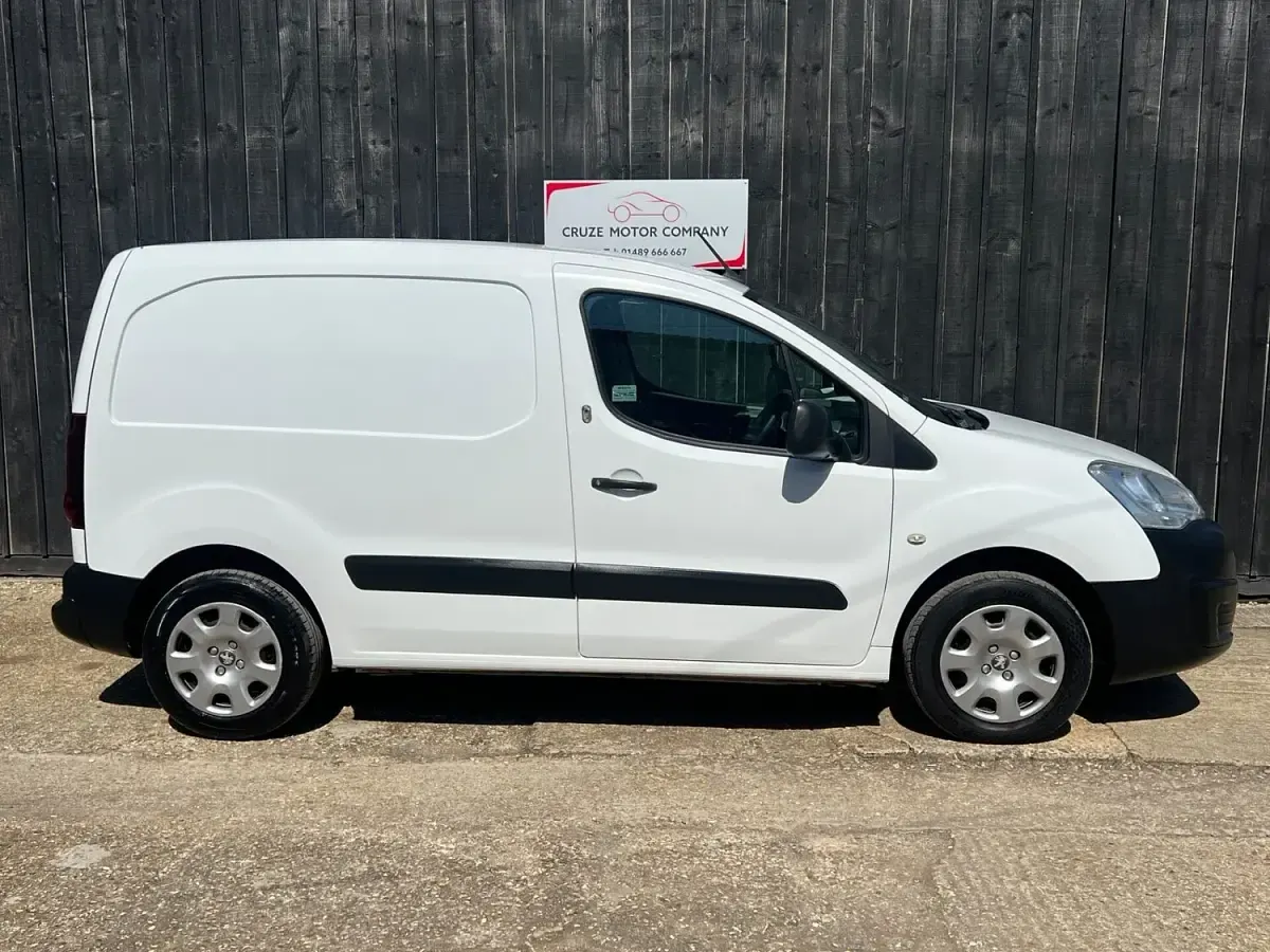 Used Peugeot Partner 2016 White