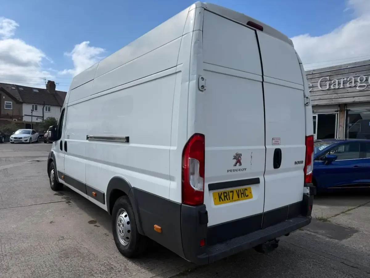 Second-hand Peugeot Boxer 130 CP (95 kW) 2017 Alb Van